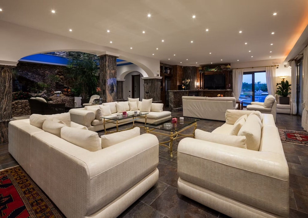 Villa With Direct sea Access