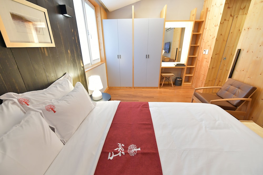 Swiss Village 113