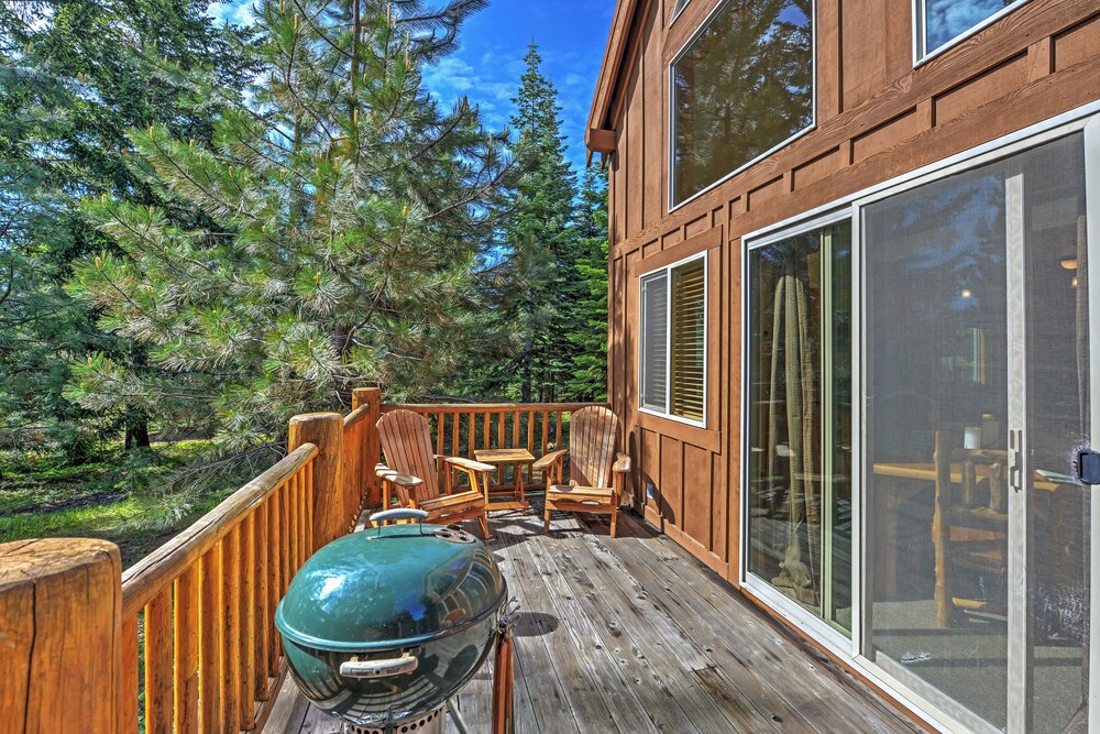 Klamath Falls Vacations - Bright Klamath Falls Cabin w/ Deck Mtn Views! - Property Image 7