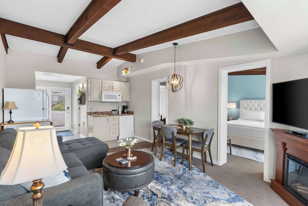 Little Dipper Cozy Condo for 6 w/ Resort-style Amenities