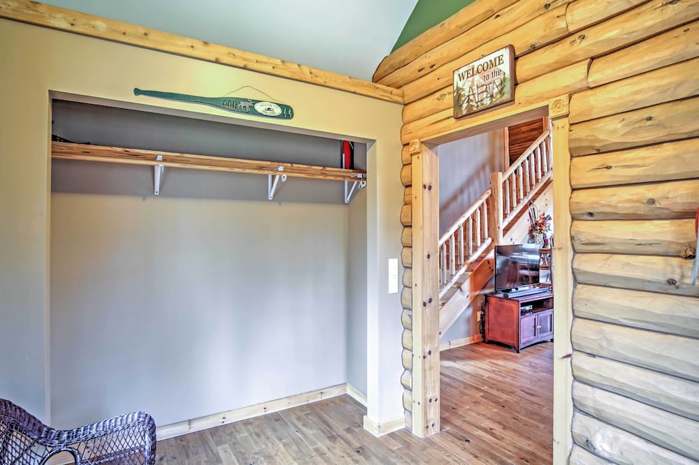Remote Pentwater Cabin in the Woods: 5 Mi to Dtwn