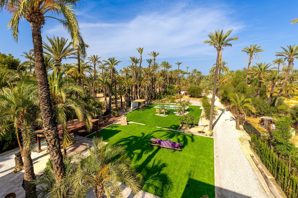 Historical Palms Villa by Fidalsa