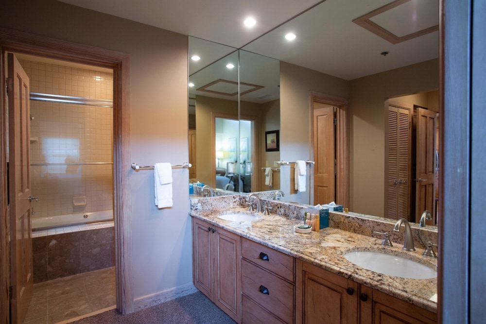 Royal Plaza at Deer Valley Resort - One Bedroom Condo #404 1 Condo