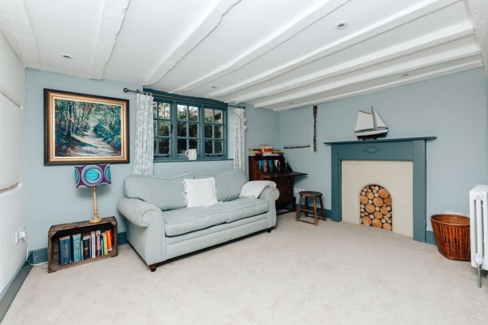 Antelope Cottage - Rural Pet Friendly Cottage