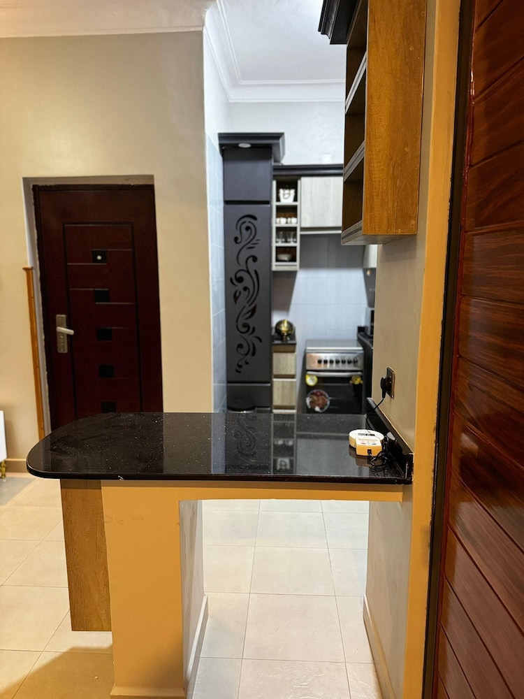 1 Bed-uganda-2people-wifi-closetocity-parking
