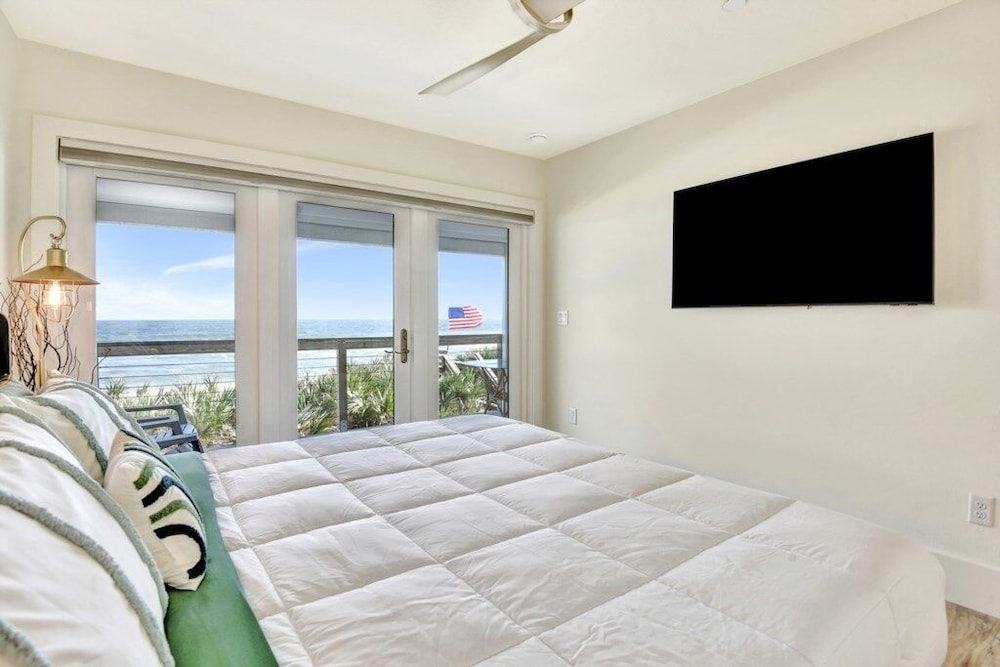 The White House On Flagler Beach - Unit 22 2 Bedroom Home