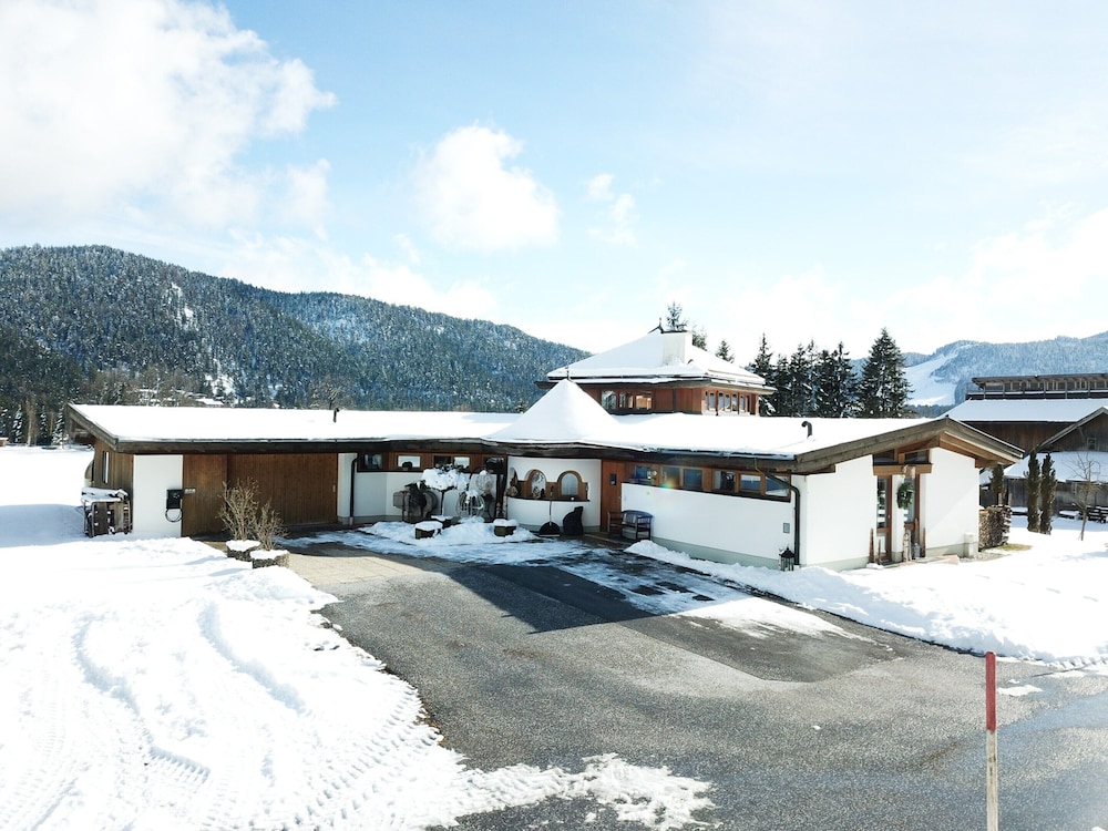 Chalet Leutasch With Ski Trail & Mountain Views