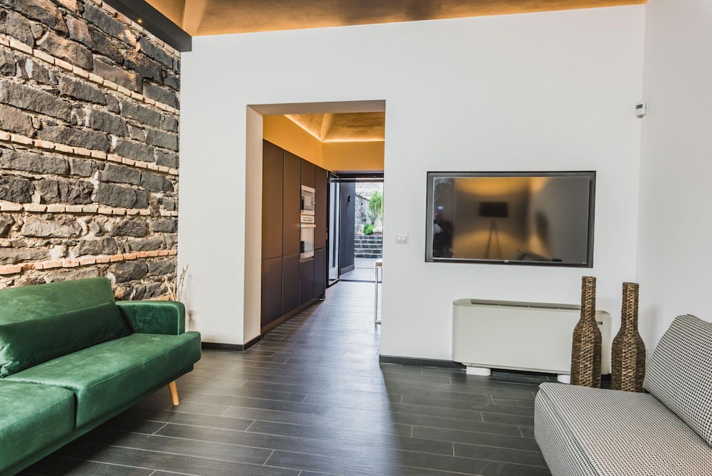 Leone Apartment With Garden by Wonderful Italy