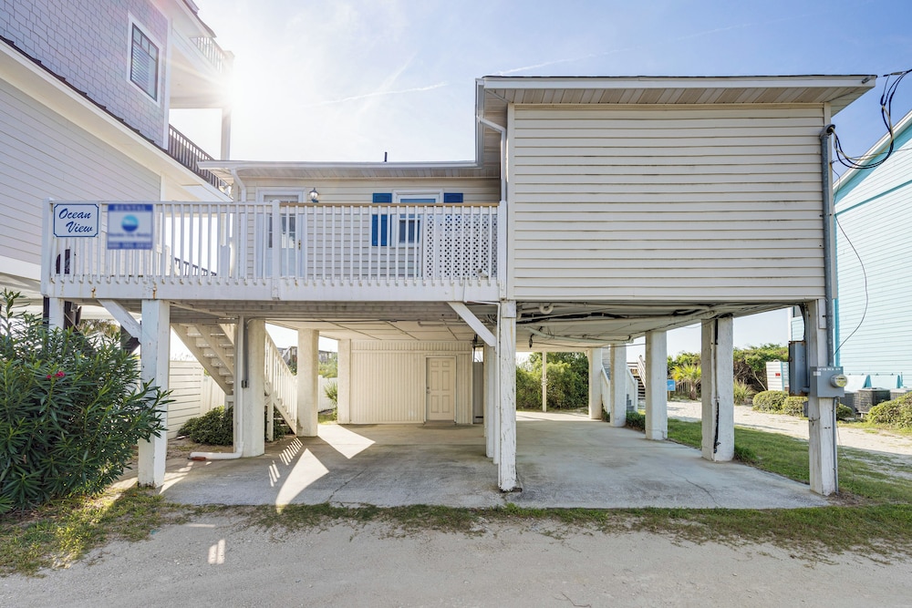 Oceanfront Home w/ Deck & Views in Surfside Beach!
