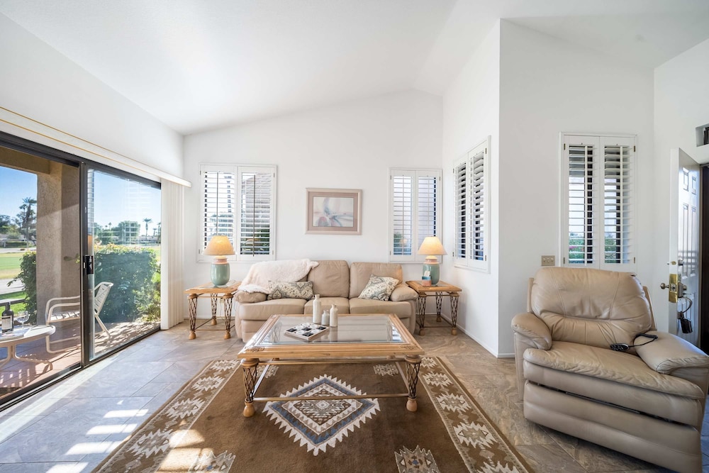 Charming Condo With Golf Course View