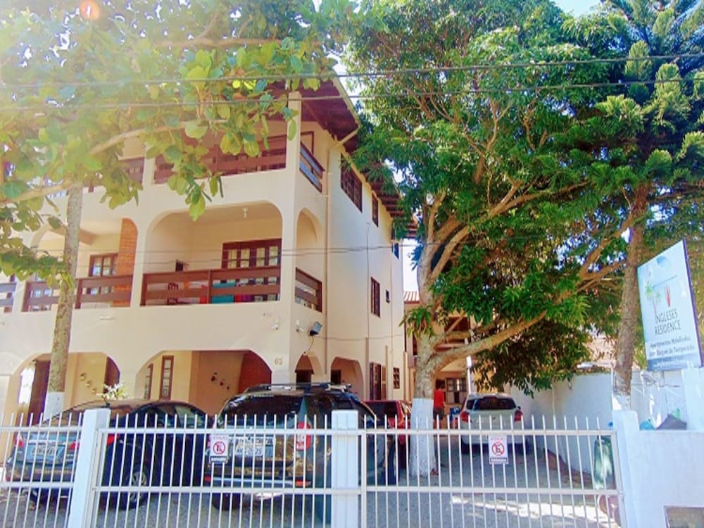 Ingleses Residence