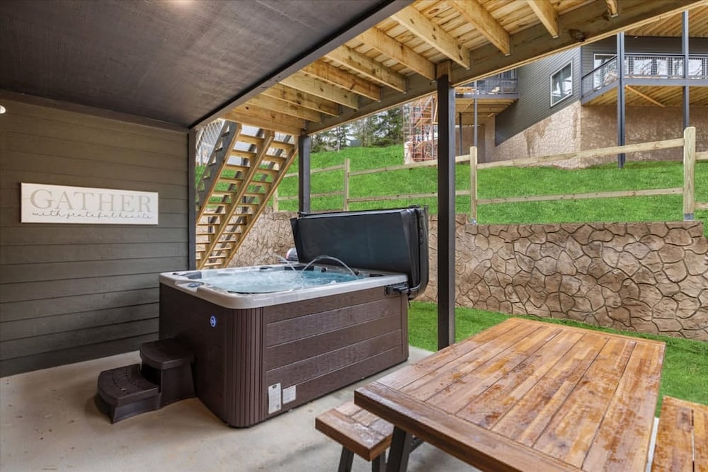 NEW - 1 Location Cabin Pool Hot Tub Arcade HL