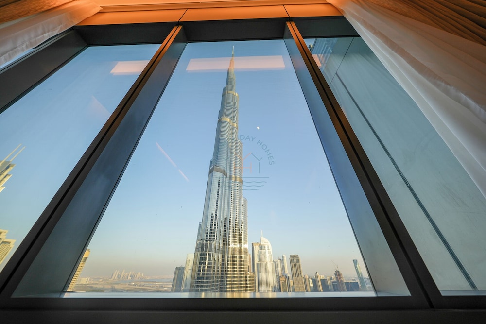Skyline Bliss- Luxury Burj Khalifa Views