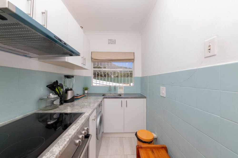 Bright and Homey 1 Bedroom in Gardens view 5