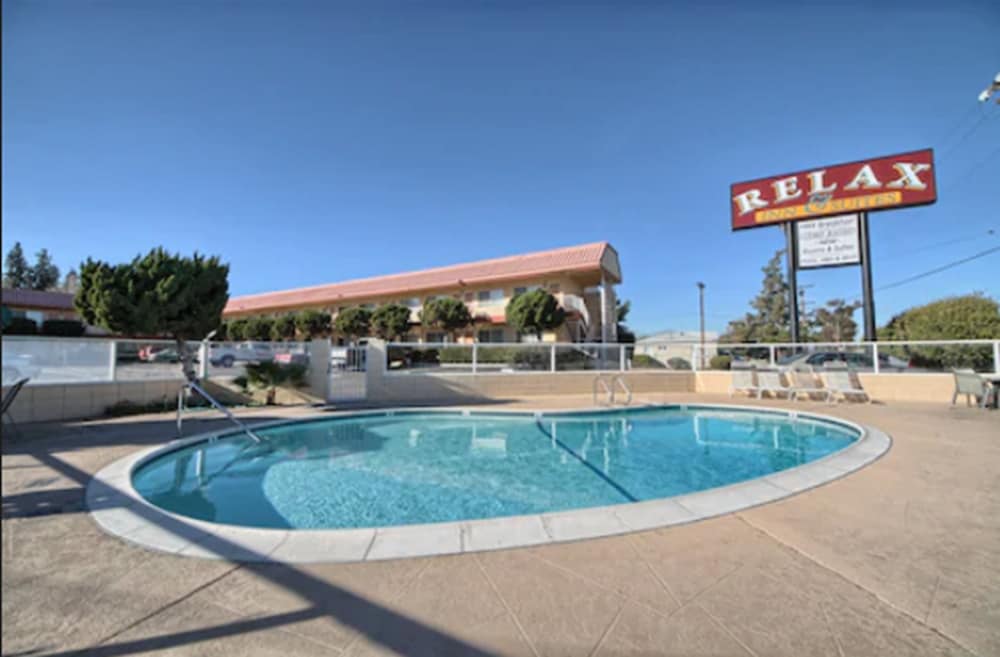 Relax Inn And Suites - Property Image 4