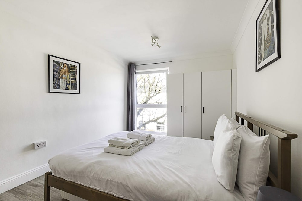 Cosy Angel Flat: Tube Nearby, Stunning Views!