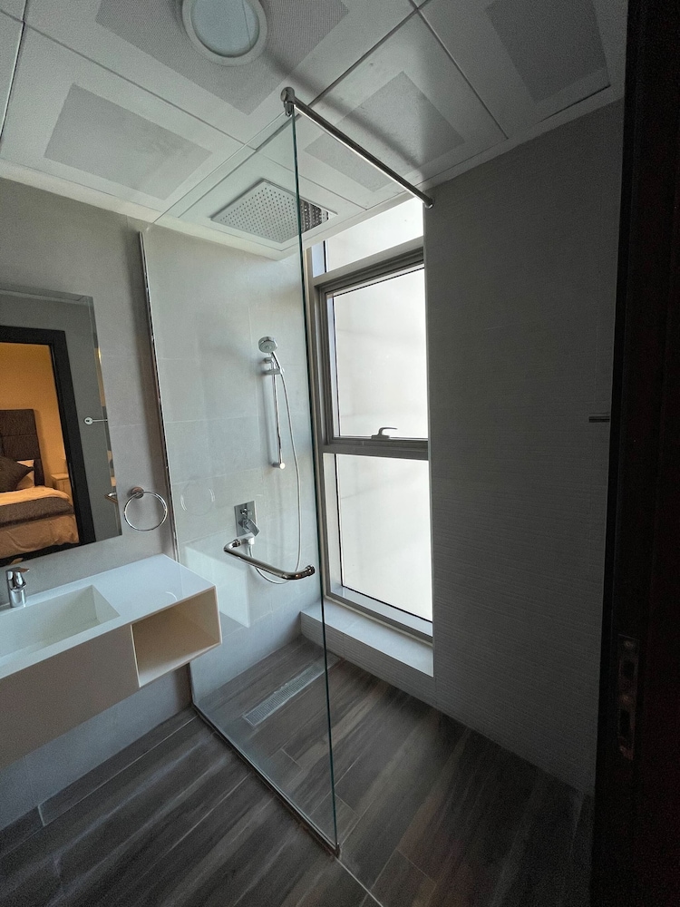 Best Townhouse On Jcv 4 Bedrooms With Jacuzzi
