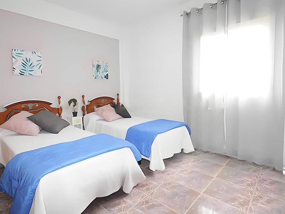 Chalet cerca al pueblo con piscina