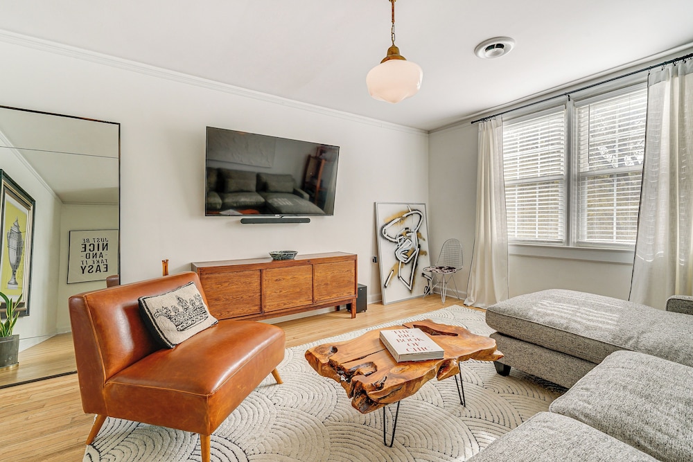 8 Mi to Beach: Cozy Condo Getaway in Wilmington!