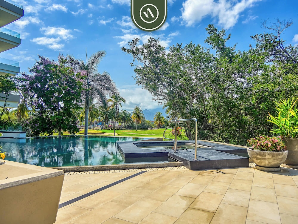 Luxury 2 BR Condo Near Golf Courses and Marina