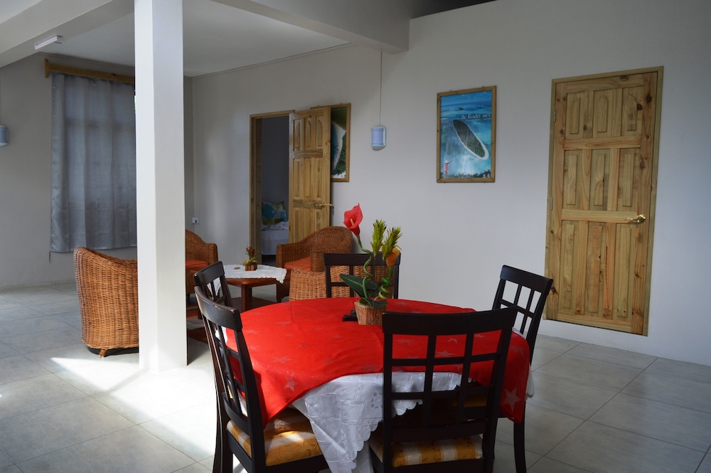 Domaine Les Rosiers Guest House