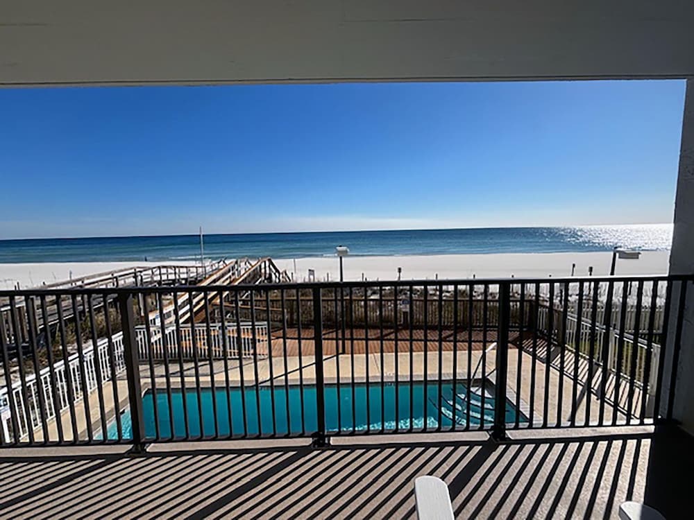 Ocean Breeze East 201