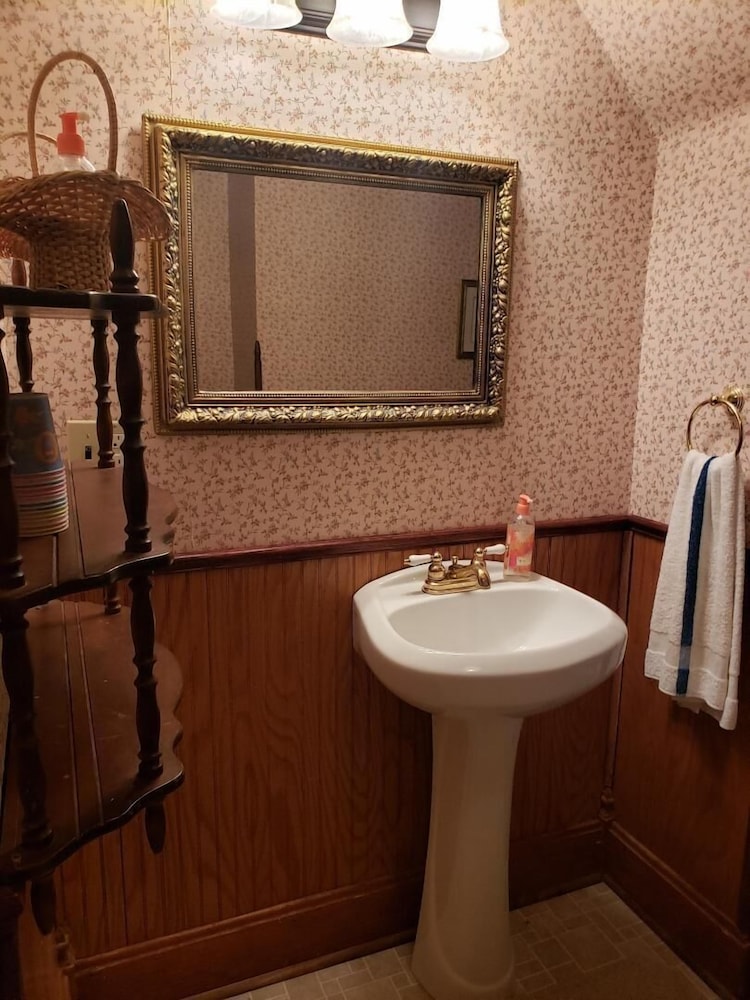 Historic Philip Houston House - Property Image 16