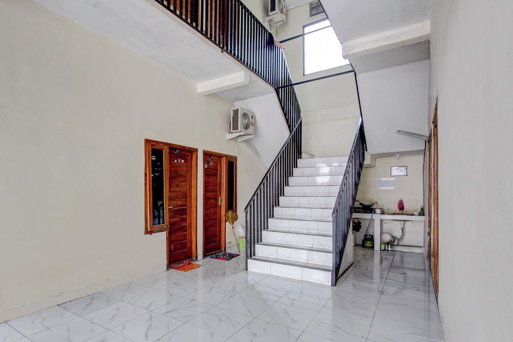 OYO 94919 Nay Guesthouse Dan Kost