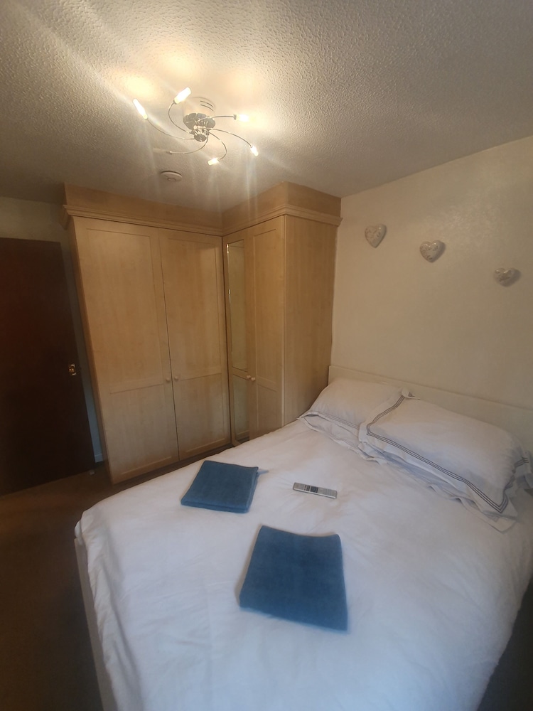 Stunning 1-bed Apartment in Walsall view 2