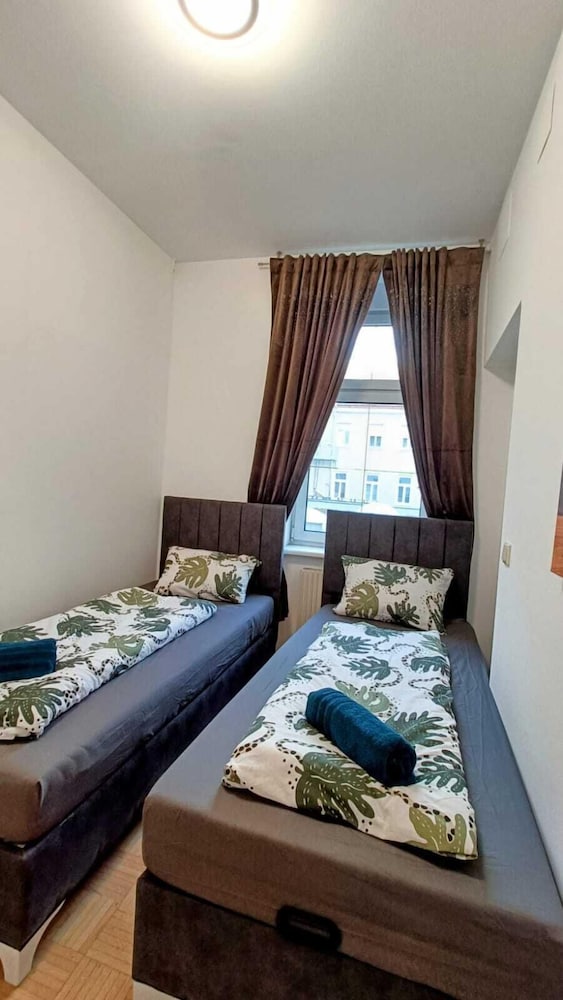 Comfy 4BR Apt Ideal for Groups Families