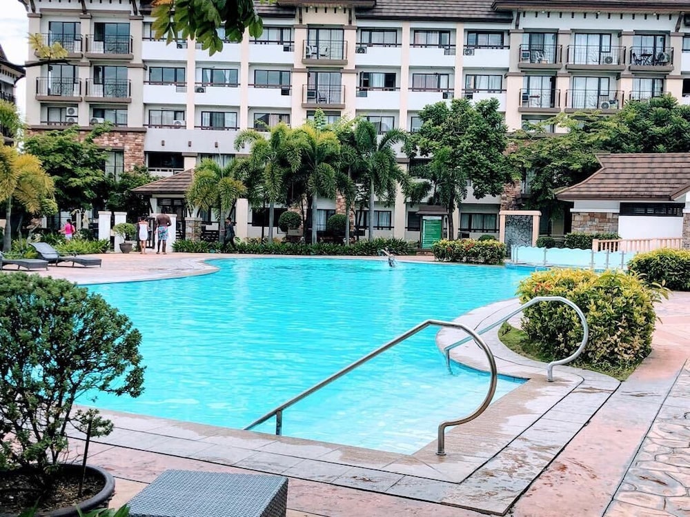1 Bedroom Deluxe Condo at Apartelle D' Oasis