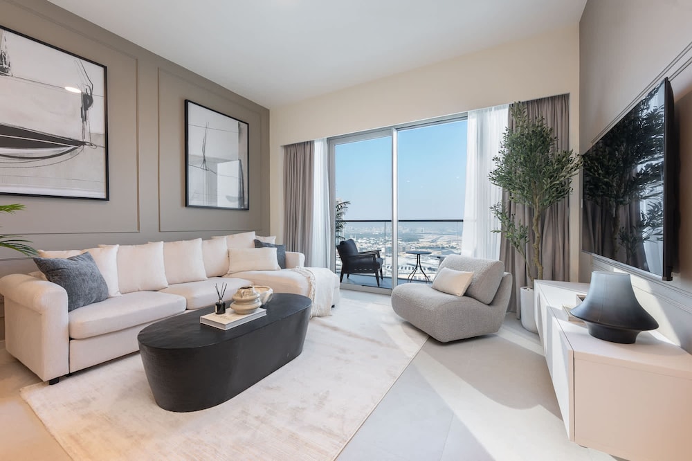 Cozy 2-bedroom Apartment Perfect for Family in Downtown With Burj Khalifa Views