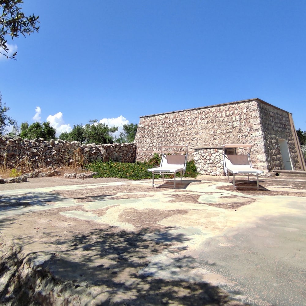 Villetta Paduli - Immersa nel Verde con Vista Mare e Giardino Privato