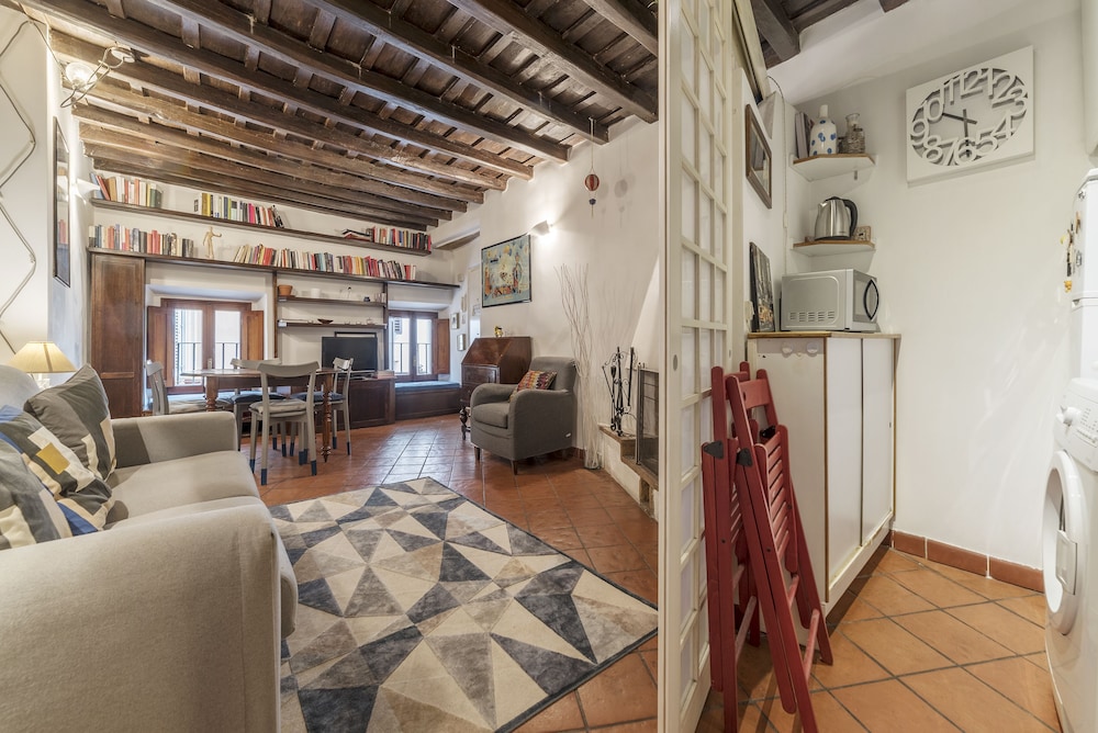 Stylish Flat Domus Aurea