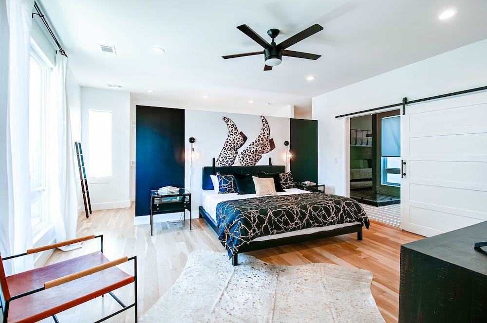 NEW 24 Guests 2 Rooftop Decks Near Downtown