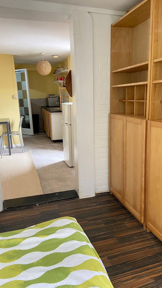 Lovely Studio in Twickenham view 4