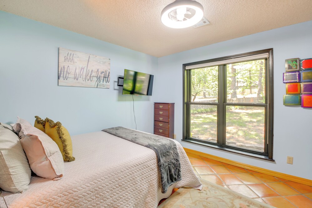 Secluded Lake Hamilton Access: Hot Springs Home