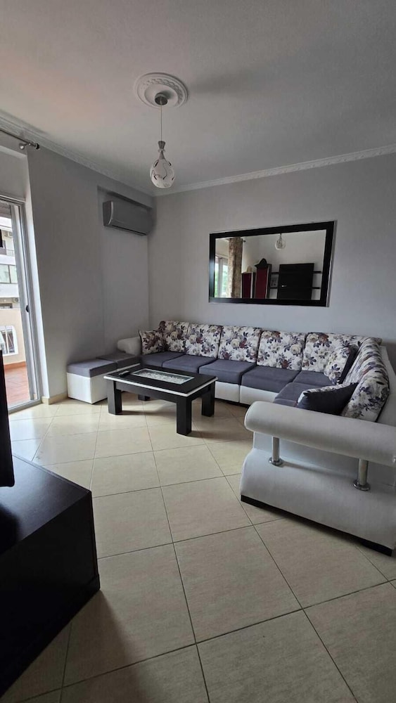 Tirent Apartment - Your Beach Home in Vlorë