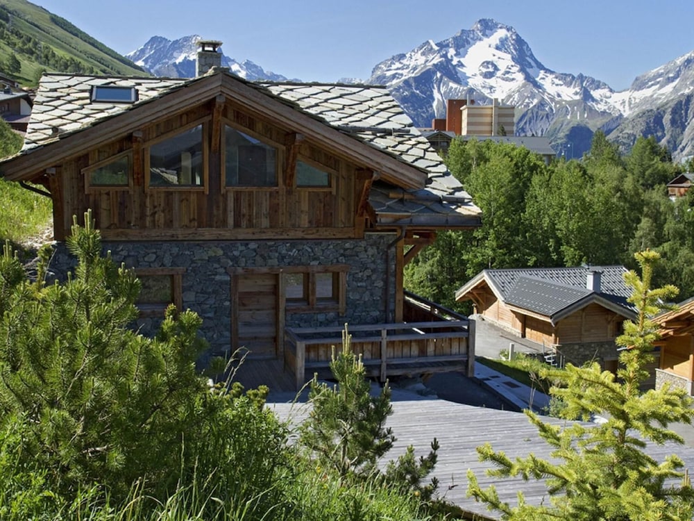 Chalet in Les Deux Alpes With Heated Pool