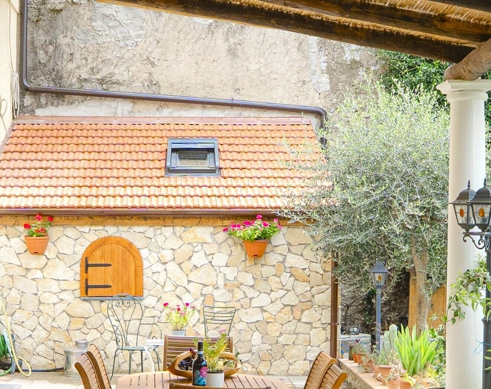 Tramonti Divini Amalfi Country House