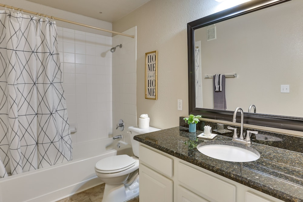 Walk to Papago Park: Central Phoenix Condo