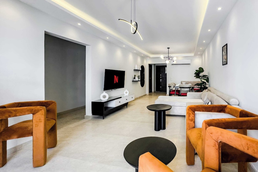 Ample & Artistic 2bdr Apt. 5 min to CAI Airport