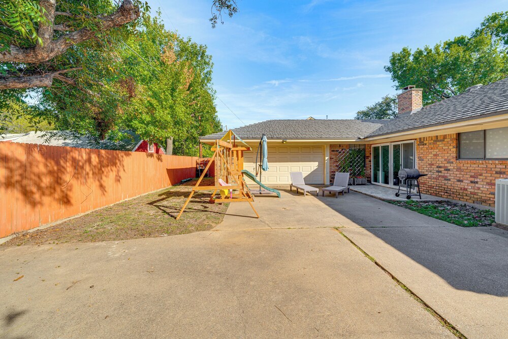 Family Home w/ Patio in Irving: Pets Welcome! view 4