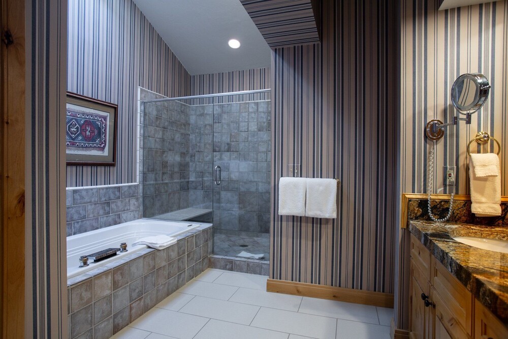 Trail's End Lodge at Deer Valley Resort - One Bedroom Deluxe Residence with Spa #304 1 Condo