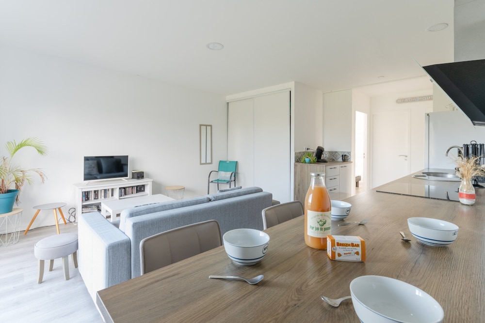 Apartment in Ploudalmezeau Near Treompan Beach