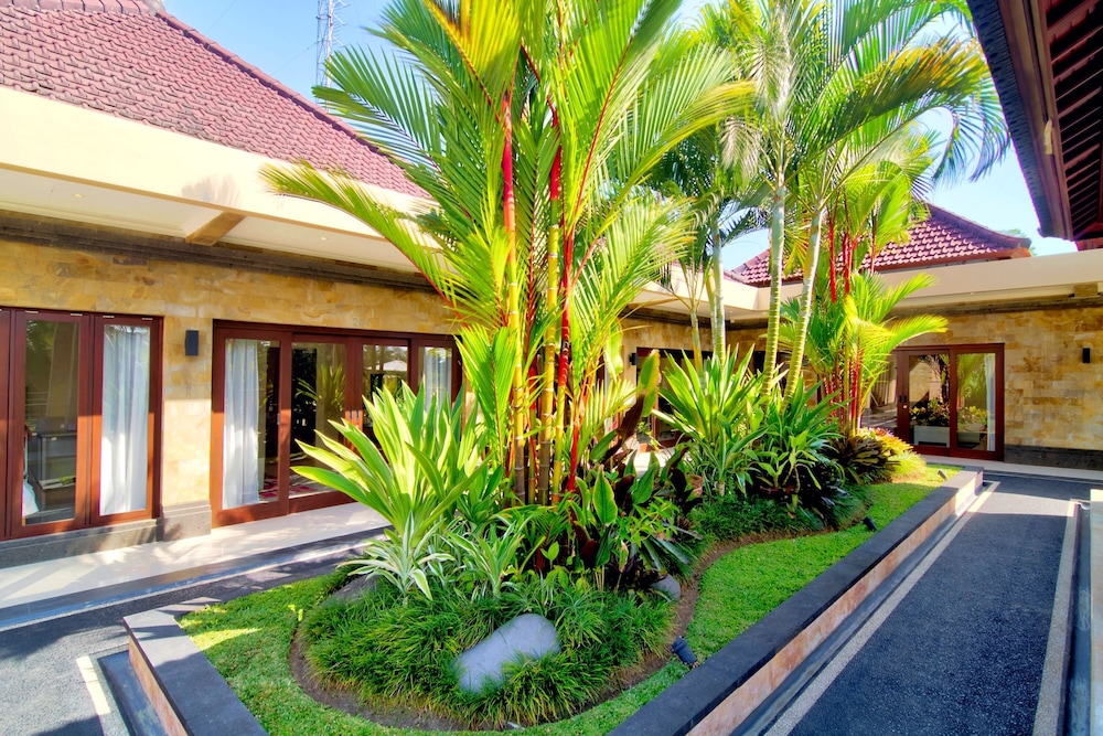 Sari Sasih Hillside By Reccoma