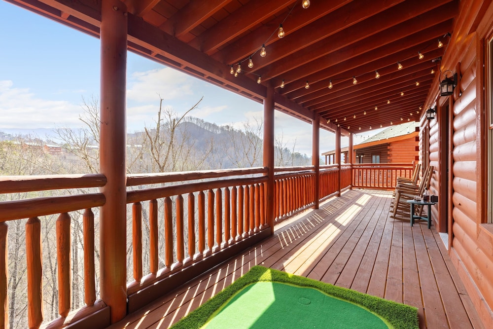 Boulder Ridge Cabin Indoor Pool Home Theater and Games Newly Redesigned
