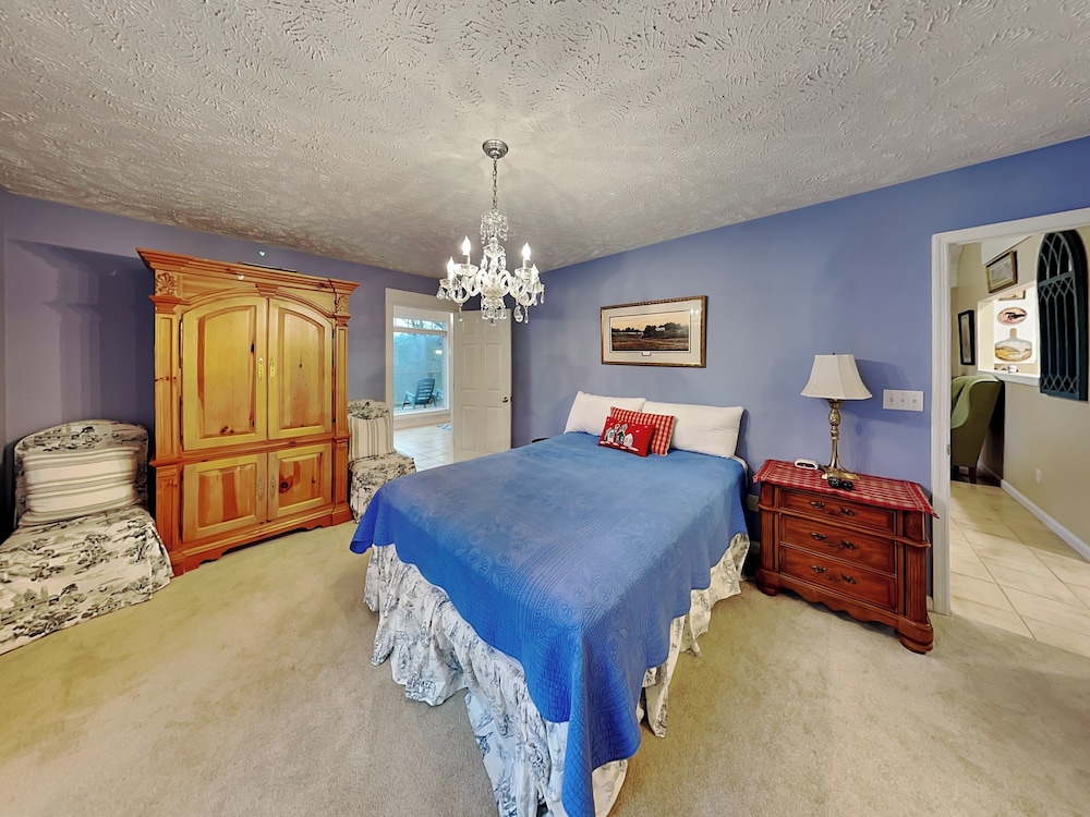 Daisy's Enchanted Cottage by Jackson Mountain Rentals