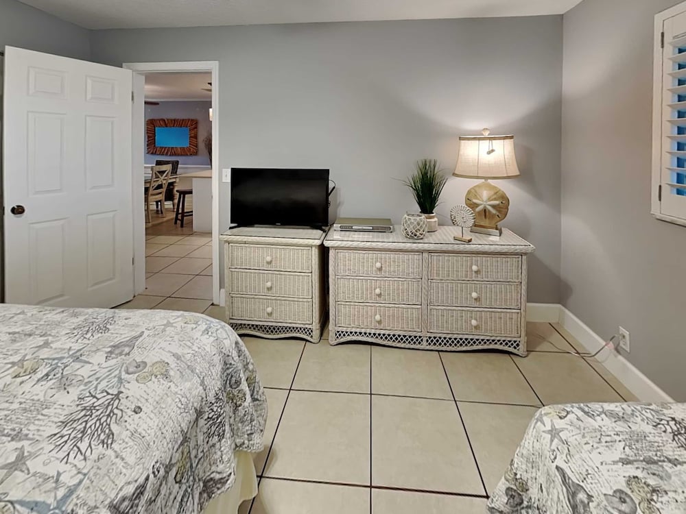 Oceanfront Luxury: 2BR Condo, New Rental