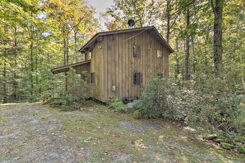 Cabin w/ 3 Acres, Tennis Courts: By 4 Ski Mtns view 3